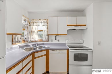 3468 Fowler Cir, Omaha, NE 68111 - photo 7