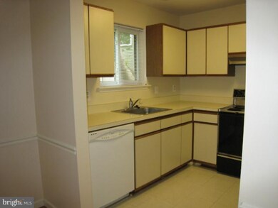 1913 Villaridge Dr unit 1913A, Reston, VA 20191 - photo 3