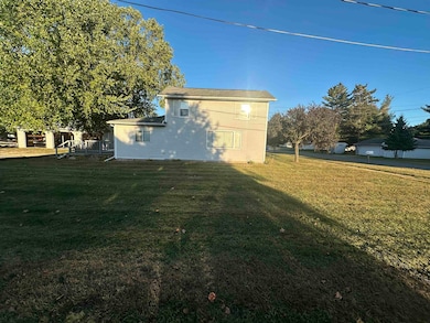 207 8th St, Brodhead, WI 53520 - photo 4