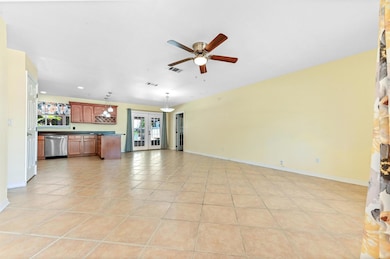 1318 SE Vestridge Ln, Port Saint Lucie, FL 34952 - photo 4