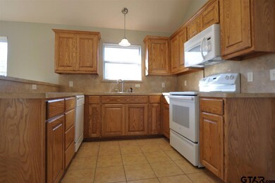 3118 3118 Vineyard Ave, Tyler, TX 75701 - photo 2