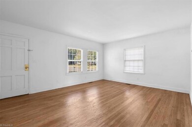 1102 Pennsylvania St, Greensboro, NC 27406 - photo 7
