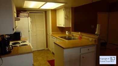 1013 Chestnut St unit D5, San Marcos, TX 78666 - photo 6