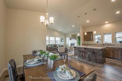 1720 NW Kingwood Ave, Redmond, OR 97756 - photo 4