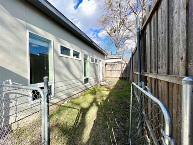 5215 Goodwin Ave unit B, Dallas, TX 75206 - photo 2