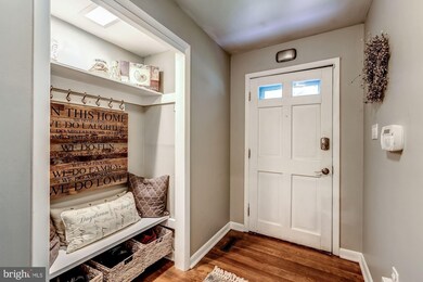 9102 Hamilton Dr, Fairfax, VA 22031 - photo 3