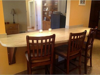 Kitchen. Breakfast Bar.