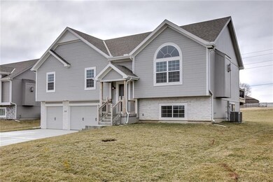 1406 Bristol Dr, Raymore, MO 64083 - photo 3