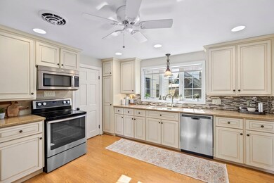 30-32 Braeland Ave, Newton, MA 02459 - photo 6