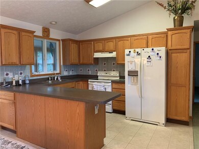 4246 Hawthorne Ave, Sheffield Lake, OH 44054 - photo 4