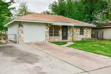 7337 Caddo Rd, Houston, TX 77016 - photo 3