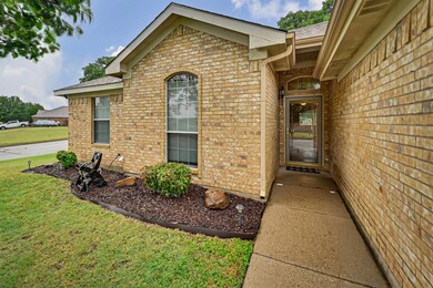 301 Sweetwater Dr, Weatherford, TX 76086 - photo 2