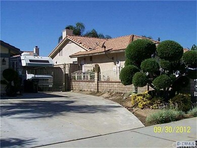 Manicured Mature Landscaping