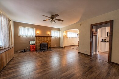 159 Jefferson Ave, Vandergrift, PA 15690 - photo 4