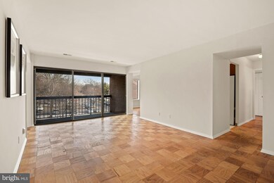 11301 Commonwealth Dr unit 201, Rockville, MD 20852 - photo 2