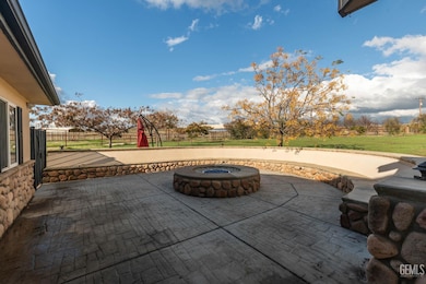 102 Anna Ln, Bakersfield, CA 93308 - photo 6