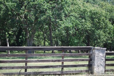 9584 Majestic Oak Cir, San Antonio, TX 78255 - photo 2