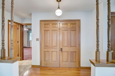 FOYER INTERIOR