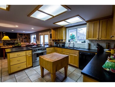 3478 Honeywood St, Eugene, OR 97408 - photo 7