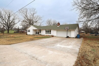 202 Arbor Dr, Lamar, MO 64759 - photo 2