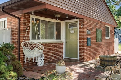 7568 Hazelton St, Dearborn Heights, MI 48127 - photo 3