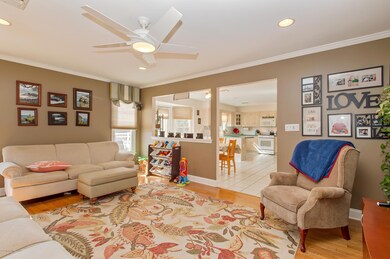 09_13LocksleyLane_3001_FamilyRoom_HiRes