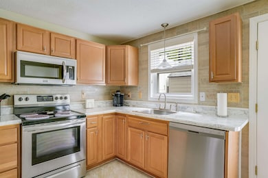 1035 S Mammoth Rd unit 3, Manchester, NH 03109 - photo 3