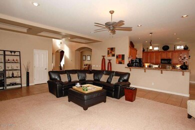 5 Family Room-Kitchen