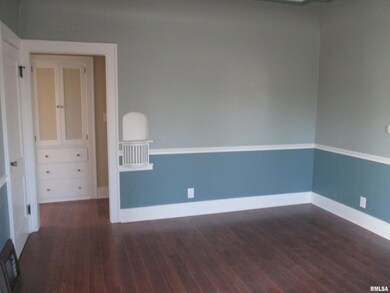 1745 W Locust St, Davenport, IA 52804 - photo 5