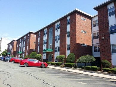 12 Commonwealth Ct unit 15, Brighton, MA 02135 - photo 2