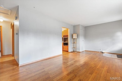 11061 Galaxy Dr, Maryland Heights, MO 63043 - photo 3