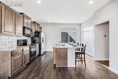 Eat-in kitchen with barstool seating