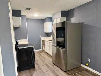 15242 Dogwood Tree St, Houston, TX 77060 - photo 3