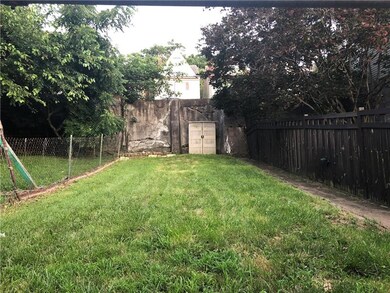Large Backyard Greenspace!