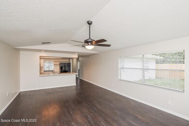 003-photo-living-room-11703972
