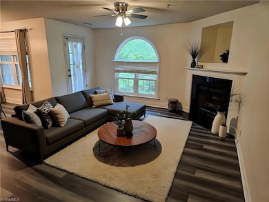 623 Ivy Glen Dr unit 623, Winston Salem, NC 27127 - photo 4