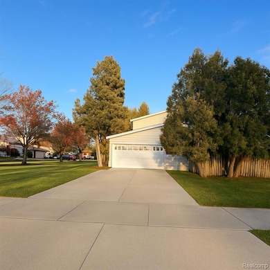 3674 Forge Dr, Troy, MI 48083 - photo 2