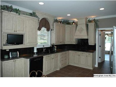 Awesome kitchen that is great for entertaining! Up