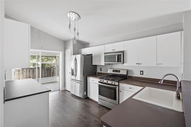 807 Cape Cod Cir, Valrico, FL 33594 - photo 7