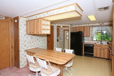 7 917 Hemlock - Kitchen - View 1jpg