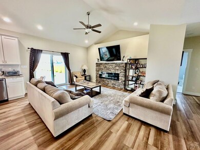 671 N Snyder Dr, Pueblo, CO 81007 - photo 6