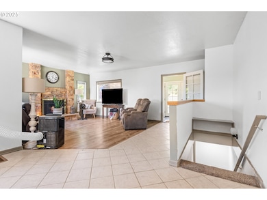 719 Peters St, Raymond, WA 98577 - photo 6