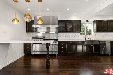 21801 Martinez St, Woodland Hills, CA 91364 - photo 7