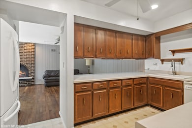 4 Attleboro on Auburn, Rolling Meadows, IL 60008 - photo 5