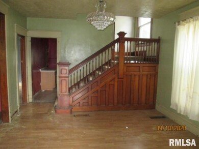 2136 W 5th St, Davenport, IA 52802 - photo 3