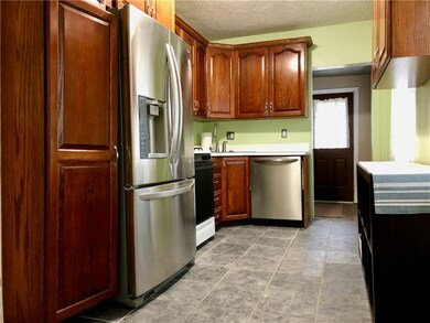 LOTS OF CUPBOARD SPACE IN THIS BEAUTIFUL KITCHEN W