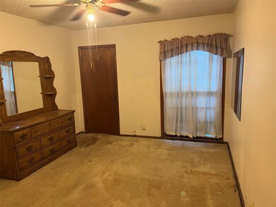 930 Clarice St, Grand Prairie, TX 75051 - photo 7