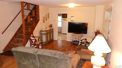 1335 Greenview Dr, Bethlehem, PA 18018 - photo 2