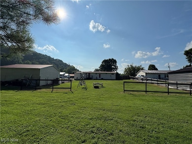 207 Walnut St, New Haven, WV 25265 - photo 4