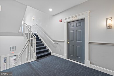 11310 Westbrook Mill Ln unit 201, Fairfax, VA 22030 - photo 3